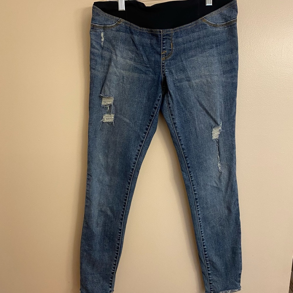 Woman’s maternity size 4 distressed skinny jeans dark wash Isabel maternity Euc